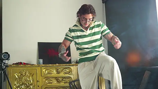 dantecoppolaa  online show from September 21, 2025, 9:16 pm