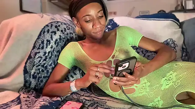 Snapshot of cutiesigh chatting on October 10, 2025, 8:02 am cutiesigh online show from October 10, 2025, 8:02 am