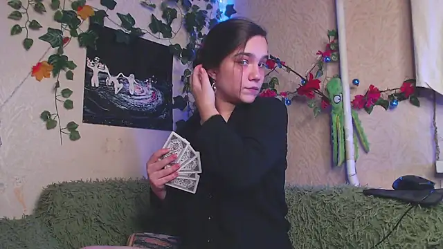 Snapshot of Tiny_Witch chatting on November 10, 2025, 10:31 pm Tiny Witch online show from November 10, 2025, 10:31 pm