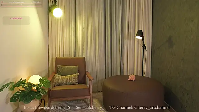 Snapshot of Miss_beee chatting on July 21, 2026, 3:58 pm Miss beee online show from July 21, 2026, 3:58 pm