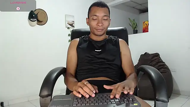 Aaronblack1  online show from September 18, 2025, 8:38 am