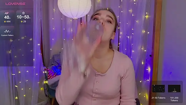 Snapshot of LovelyJessie chatting on December 28, 2024, 7:54 pm LovelyJessie online show from December 28, 2024, 7:54 pm