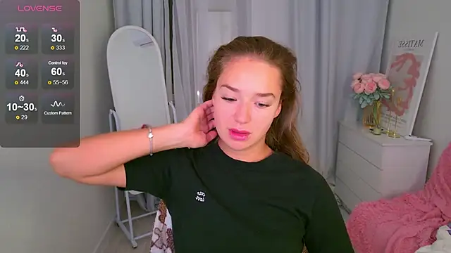 Snapshot of LovelyJessie chatting on October 5, 2025, 1:42 pm LovelyJessie online show from October 5, 2025, 1:42 pm