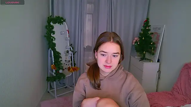 Snapshot of LovelyJessie chatting on December 15, 2025, 1:37 pm LovelyJessie online show from December 15, 2025, 1:37 pm