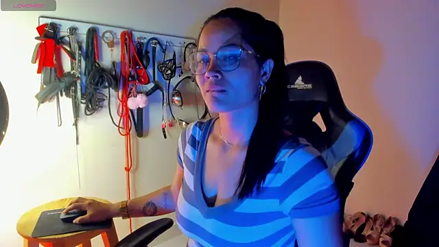 scarlet-kennedy98 online show from April 21, 2026, 10:45 pm