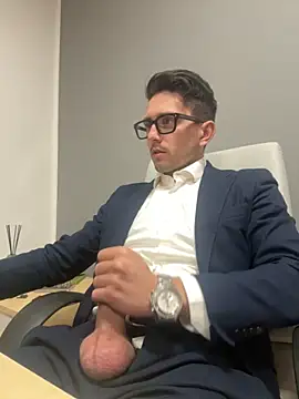 masterboss  online show from December 4, 2025, 12:36 pm