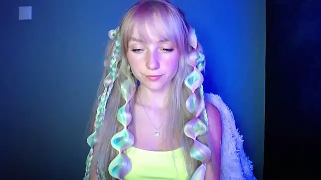 LuciaYoung online show from September 12, 2025, 6:30 pm