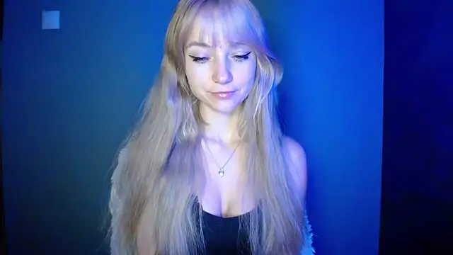 LuciaYoung online show from October 4, 2025, 5:49 am