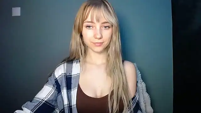 LuciaYoung online show from February 2, 2026, 8:07 pm