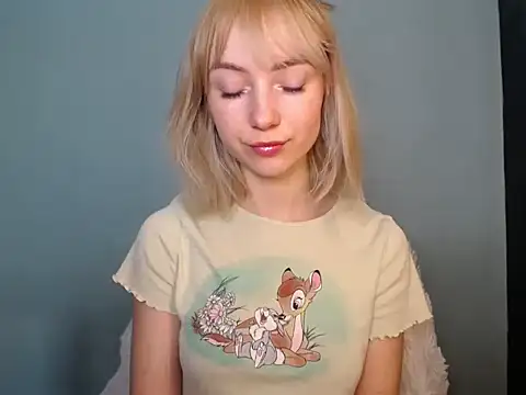 LuciaYoung online show from March 9, 2026, 7:34 am