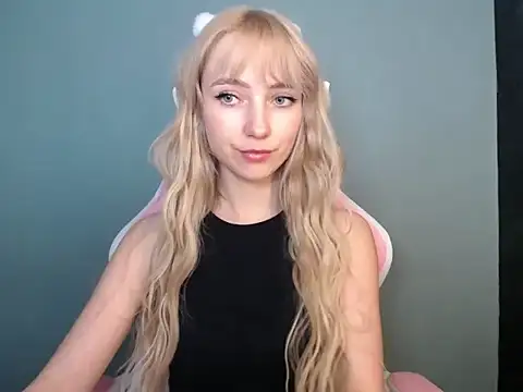 LuciaYoung online show from April 9, 2026, 12:32 pm