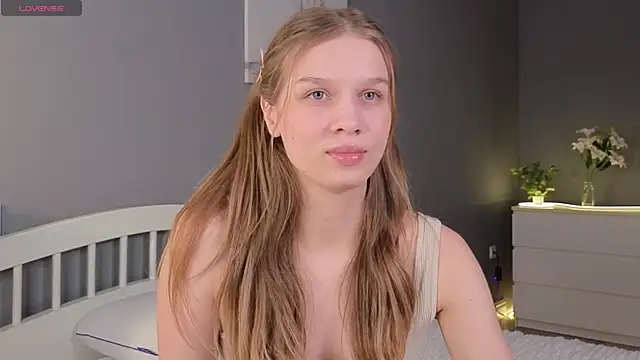 Snapshot of CutieBeauty chatting on March 9, 2025, 2:32 pm CutieBeauty online show from March 9, 2025, 2:32 pm