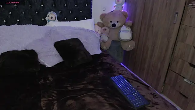 Snapshot of Maiaa_evans chatting on December 28, 2024, 12:26 am Maiaa evans online show from December 28, 2024, 12:26 am