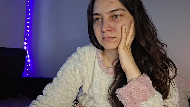 Cyndee Winter online show from December 22, 2024, 2:49 pm