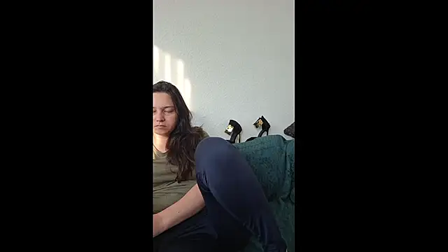 Cyndee Winter online show from September 9, 2025, 4:06 pm