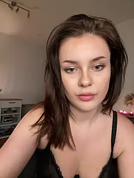 Snapshot of MaribelRiver chatting on July 7, 2026, 6:45 pm MaribelRiver online show from July 7, 2026, 6:45 pm