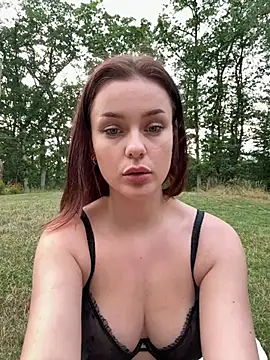 Snapshot of MaribelRiver chatting on July 8, 2026, 6:12 pm MaribelRiver online show from July 8, 2026, 6:12 pm