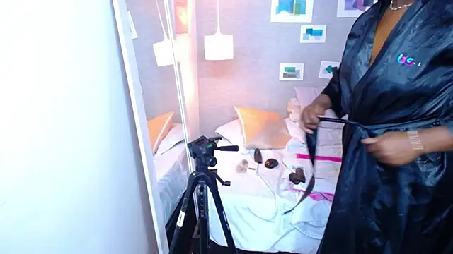 kiara evanss online show from February 28, 2025, 2:20 am