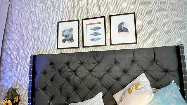 emma  smith1 online show from February 28, 2025, 3:04 pm