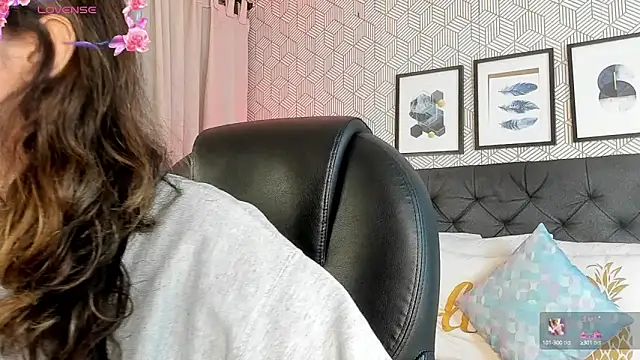 emma  smith1 online show from March 7, 2025, 12:34 pm