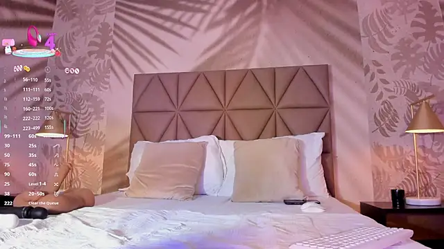 LIAH IZUMI online show from March 6, 2025, 11:58 am