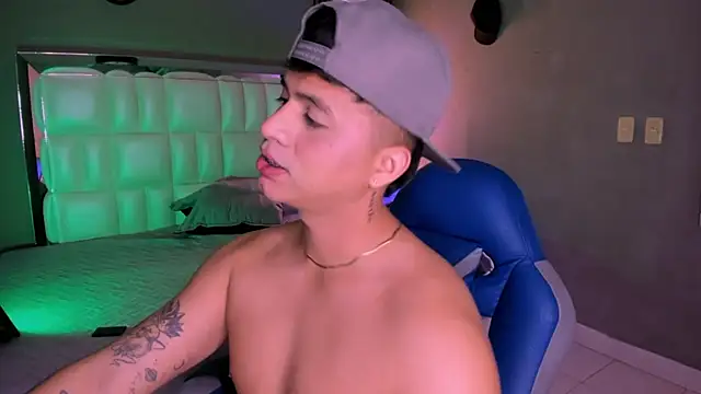 Niicky1  online show from December 1, 2025, 4:06 am