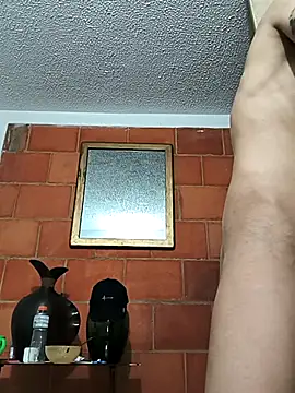 JoseHosther20xh online show from September 21, 2025, 4:14 am