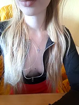 Elza kom online show from September 18, 2025, 4:36 am