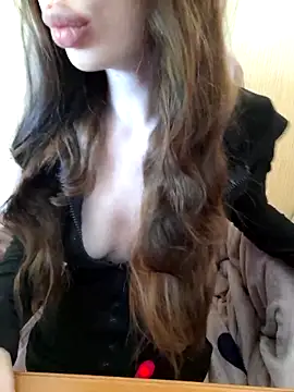 Snapshot of Elza_kom chatting on June 8, 2026, 3:07 am Elza kom online show from June 8, 2026, 3:07 am