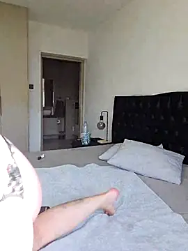 Laurahorney xo online show from March 8, 2025, 1:03 pm