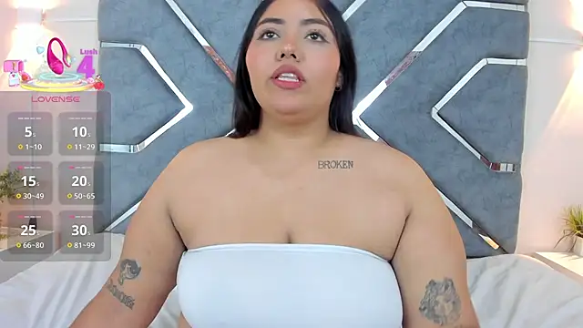 LucciaPorter online show from September 29, 2025, 10:25 pm