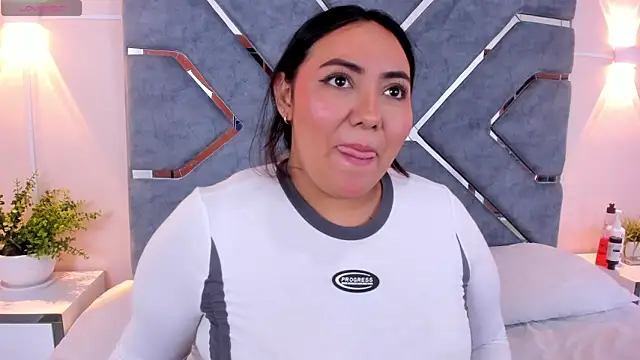 LucciaPorter online show from December 1, 2025, 9:31 pm