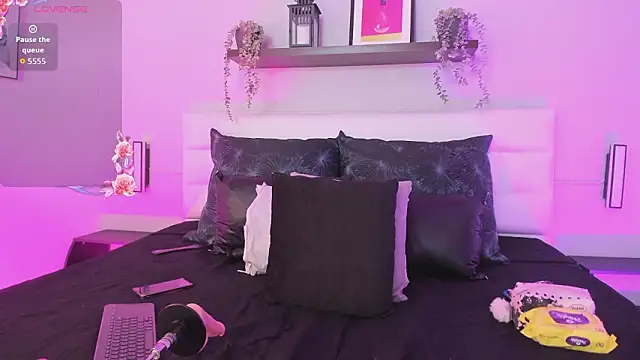 isabella simons online show from February 21, 2026, 2:34 am