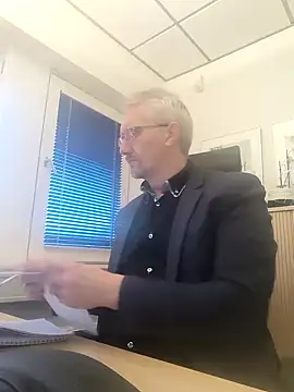 tom-swede online show from December 3, 2024, 2:38 pm