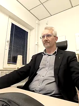 Snapshot of tom-swede chatting on December 22, 2025, 3:53 pm tom-swede online show from December 22, 2025, 3:53 pm