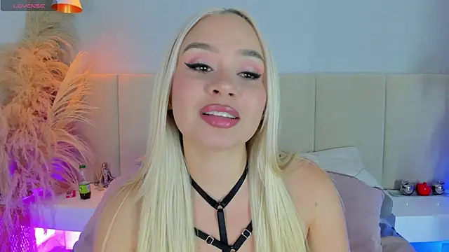 sofia pamela online show from September 24, 2025, 7:17 pm