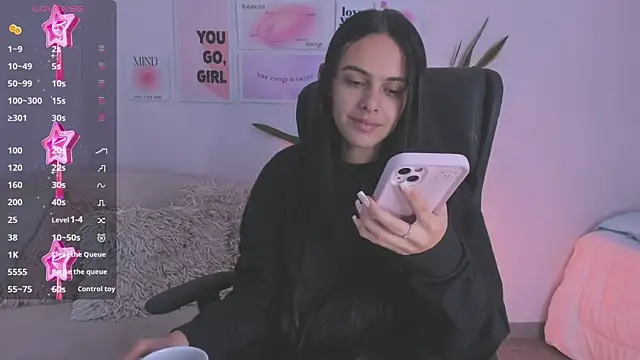 ChloeHarper  online show from January 7, 2025, 12:20 pm