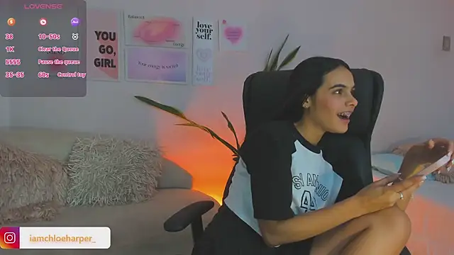 ChloeHarper  online show from January 8, 2025, 11:54 am