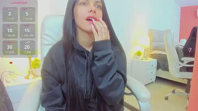 ChloeHarper  online show from November 26, 2025, 12:50 pm