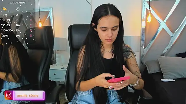 ChloeHarper  online show from March 15, 2026, 12:33 pm