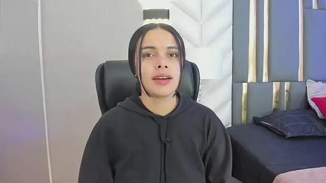 ChloeHarper  online show from April 8, 2026, 11:54 am