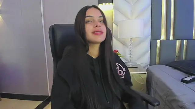 ChloeHarper  online show from April 20, 2026, 11:46 am