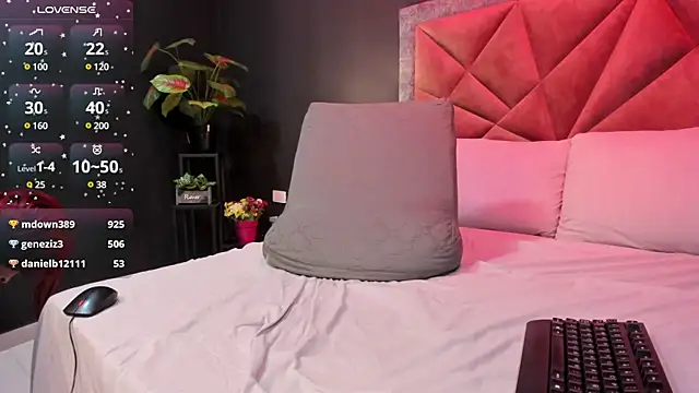 mia milff online show from February 17, 2025, 12:32 am