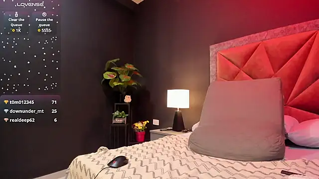 mia milff online show from March 1, 2025, 9:15 pm