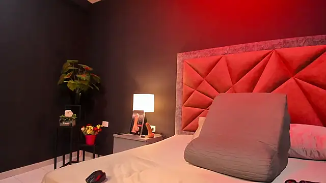 mia milff online show from December 2, 2025, 7:20 pm