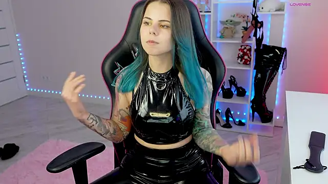 Latex Kitty online show from April 2, 2026, 2:26 pm