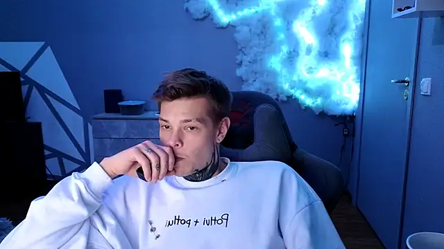 DENIS HERE online show from December 3, 2024, 3:44 pm