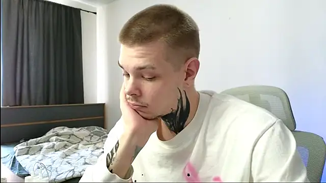 Snapshot of DENIS_HERE chatting on May 21, 2026, 10:44 am DENIS HERE online show from May 21, 2026, 10:44 am