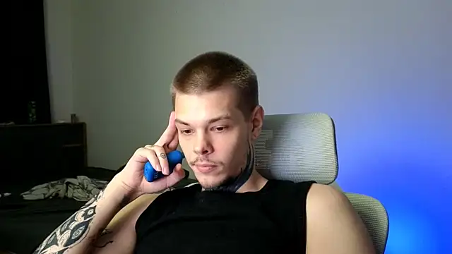 Snapshot of DENIS_HERE chatting on June 4, 2026, 7:09 pm DENIS HERE online show from June 4, 2026, 7:09 pm