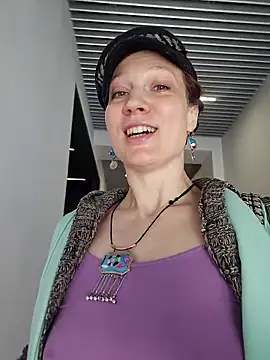 Exhibitionsplit online show from April 17, 2026, 8:06 am